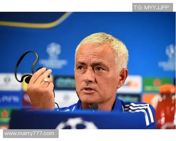 足球明星的奢华生活背后隐藏的混乱与困扰揭秘